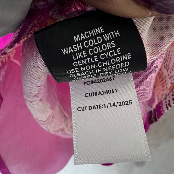 Torrid Women  Blouse Top Small Magenta Floral Square Neck Flutter SleeveSize - Picture 7 of 9